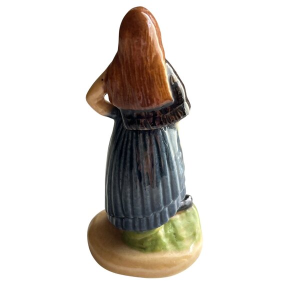 Vintage Wade Whimsies Figurine Woman In Shawl Collectible Ceramic Figure 3" - Picture 3 of 7